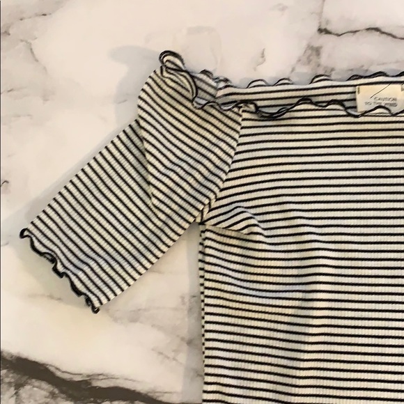 Off the shoulder black and white striped crop top - Picture 4 of 8